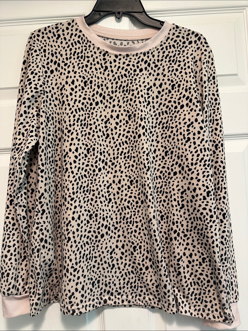 Amazon Creme Leopard Print Long Sleeve Pullover size Large